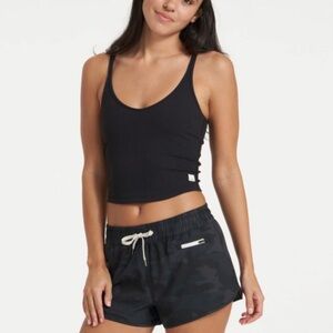 Vuori Rib Crop Tank Top in Black Size Medium